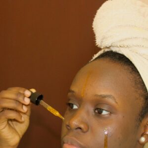 Glow H&B Essentials 'Touch of Gold' Facial Serum - Image 3